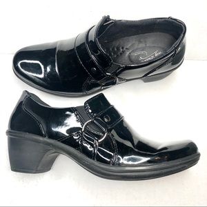 Easy Works by Easy Street Black Patent Clogs